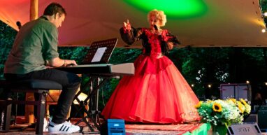 Karin Bloemen en Bernd van den Bos bij De Koepel in Lunteren (Foto: Riana Wassing)