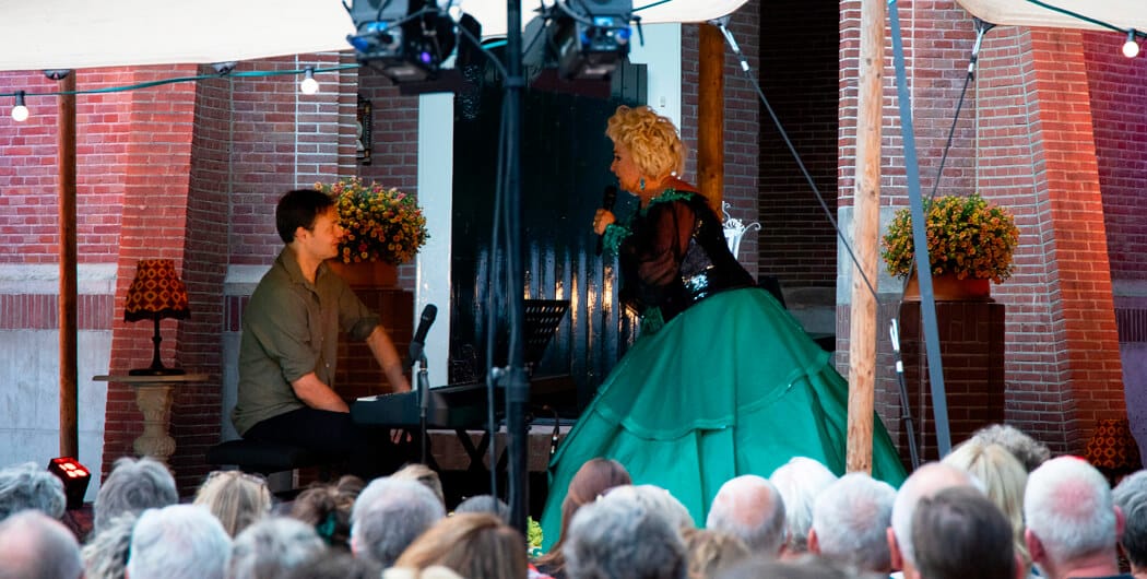 Karin Bloemen en Bernd van den Bos bij De Koepel in Lunteren (Foto: Riana Wassing)